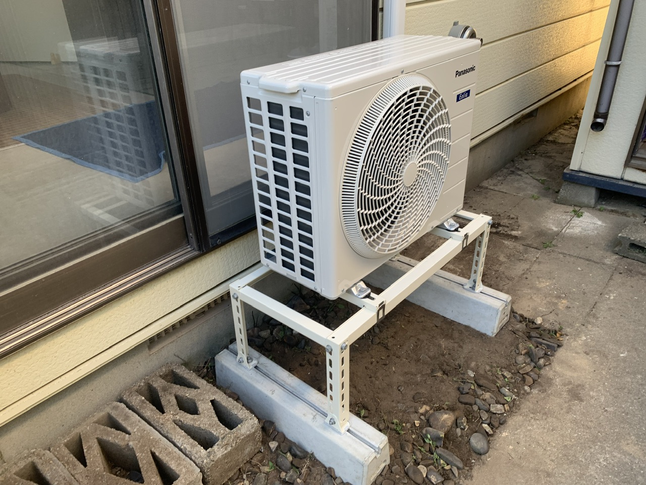 2段室外機設置架台: 室外機 2段積みラック – 【日晴金属】室外機据付台 2段置用 C-WZJ-2: – NIWJAE
